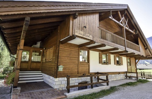 Penia House | Cosy apartment in villa for 5 people with WIFI, TV, terrace and parking
