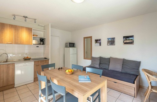 Saumur House | Cosy apartment in villa for 5 guests with internet, pool, TV, terrace, pets allowed and parking