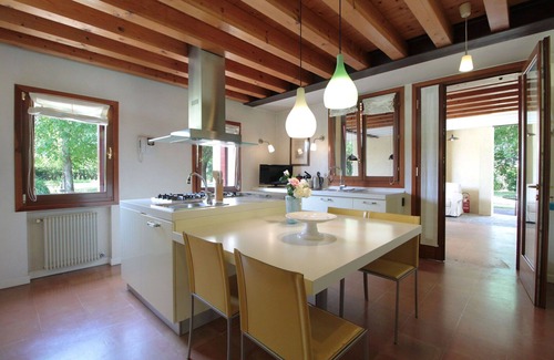 Silea House | Cosy apartment in villa for 4 people with WIFI, A/C, pool, patio and parking