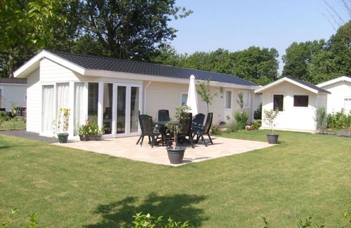 Schaarsbergen House | Cosy apartment in villa for 4 guests with WIFI, pool, TV, terrace and parking