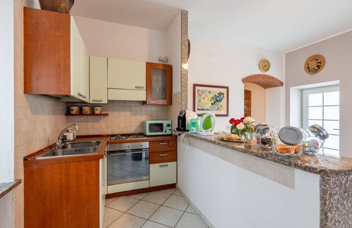 Castell'Alfero Apartment | Cosy apartment for 4 guests with pool, WIFI, TV, patio and parking