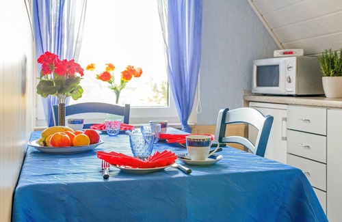 Itzehoe Apartment | Cosy Apartment Itzehoe with Terrace, Garden & Wi-Fi; Parking Available