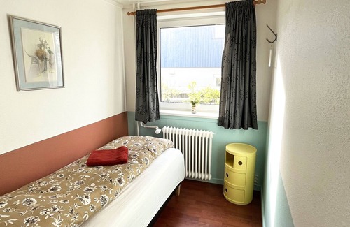Streymoy Apartment | Cosy apartment near beach, marina & city centre