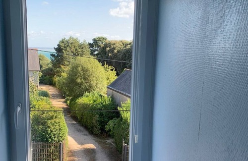 Cancale Apartment | Cosy apartment - near footpath and town center - sea view - sleeps 3
