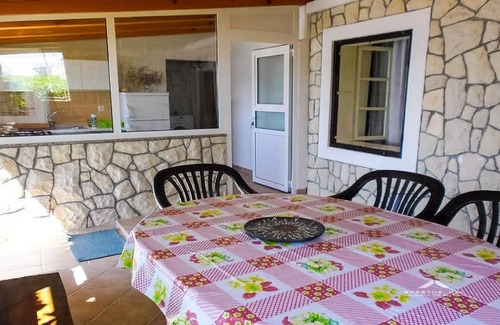 Zubovici House | Cosy Apartment Near the Beach in Zubovici, Croatia