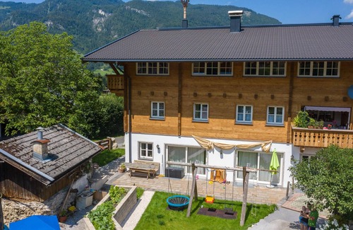 Lofer Apartment | Cosy apartment on farm near ski lift in Lofer