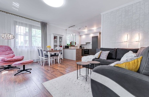 Polanica-Zdroj Apartment | Cosy apartment for 4 guests with WIFI, TV, balcony, pets allowed and parking