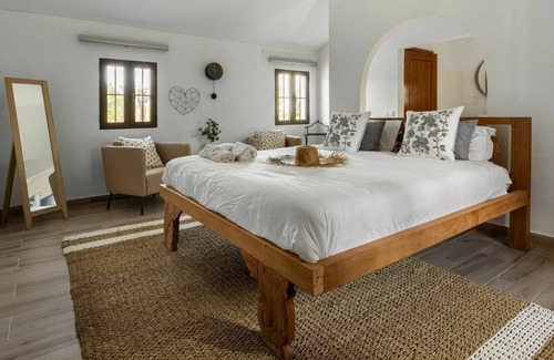 Sao Martinho Villa | Cosy apartment in villa for 7 people with pool, WIFI, A/C, TV, terrace and parking