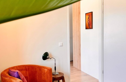 Amsterdam East Apartment | Cosy apartment well situated and connected to city