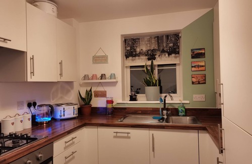 Herne Bay Apartment | Cosy Apartment with Balcony