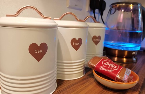 Herne Bay Apartment | Cosy Apartment with Balcony