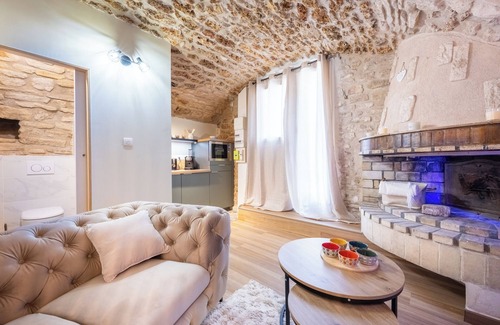 Gargenville Apartment | Cosy apartment with stone vault and whirlpool bath.