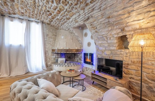Gargenville Apartment | Cosy apartment with stone vault and whirlpool bath.