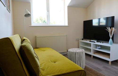 Cranfield Apartment | Cosy Apartment with Office & Parking in Cranfield
