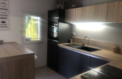 Narbonne-Plage Apartment | Cosy apartment with shaded terrace and residential pool