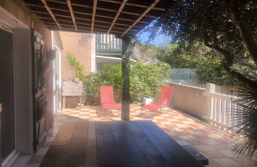 Narbonne-Plage Apartment | Cosy apartment with shaded terrace and residential pool