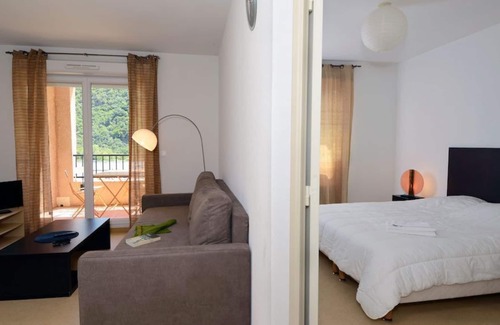 Avene Condo | Cosy Appartement Près du Centre Thermal