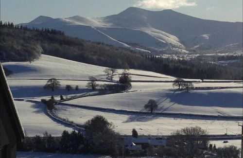 Battle House | Cosy Arts & Crafts Cottage with stunning views