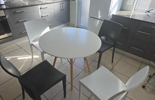 Sunset Beach Apartment | Cosy at Cowrie