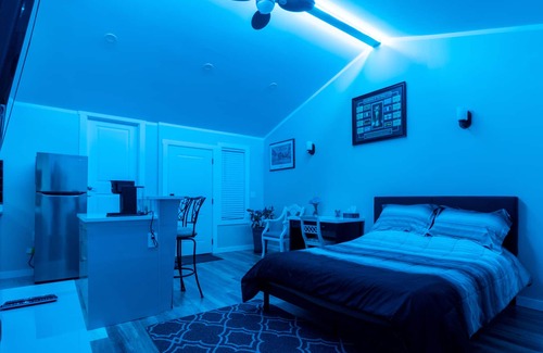 Townline Hill House | Cosy Bachelor Suite