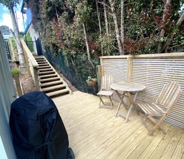 Maraetai House | Cosy Beach Bach