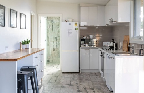 Sandy Point Cabin | Cosy Beach cabin