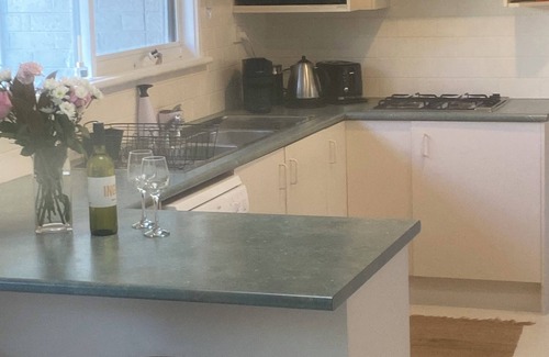 Blairgowrie House | Cosy Beach cottage 500 meters to Blairgowrie front beach peaceful and private.