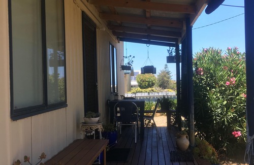 Middleton House | Cosy Beach house within walking distance of beach, shops, park and tavern.