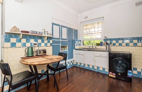 St Kilda West Apartment | Cosy beachside apartment with access to 50m2 terrace.