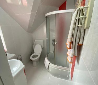 Turnu Magurele House | Cosy bedroom for 2 with Balcony in a Family Villa