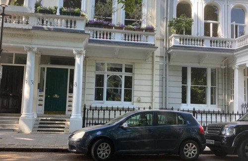 Queen's Gate Apartment | Cosy Bedroom on Mezzanine