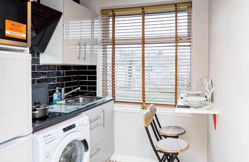 Little Hay House | Cosy Birmingham House with 3 Bedrooms