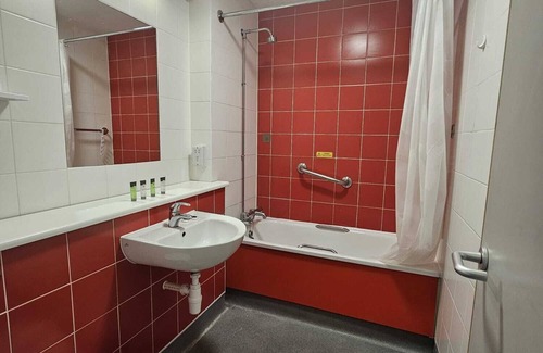 Coventry City Centre Apartment | Cosy & Bright Budget Studio in Central Coventry