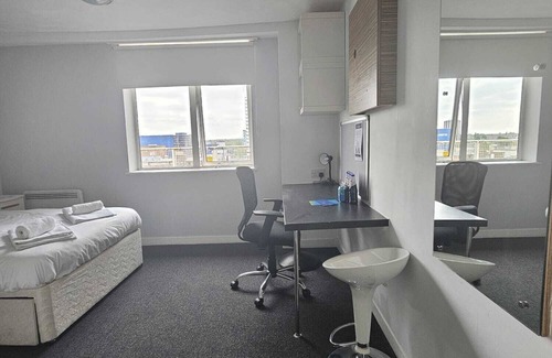 Coventry City Centre Apartment | Cosy & Bright Budget Studio in Central Coventry