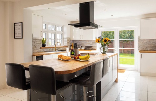 Saltford House | Cosy but big House with hot tub and sauna.