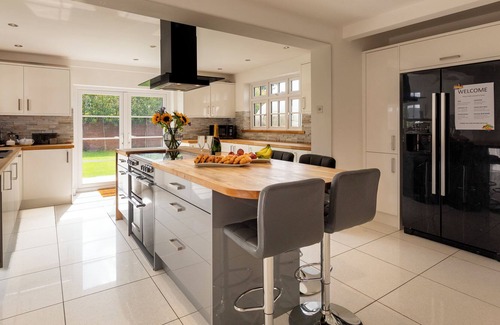 Saltford House | Cosy but big House with hot tub and sauna.