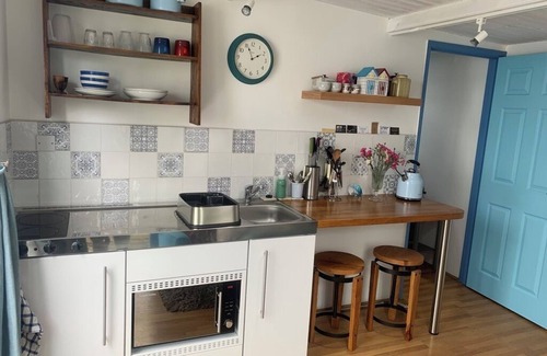 Stoke Gabriel Cabin | Cosy cabin in peaceful village on the water