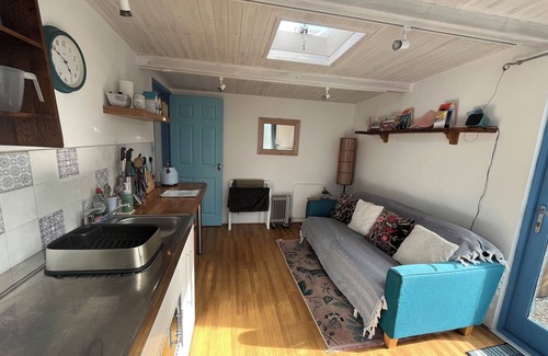 Stoke Gabriel Cabin | Cosy cabin in peaceful village on the water
