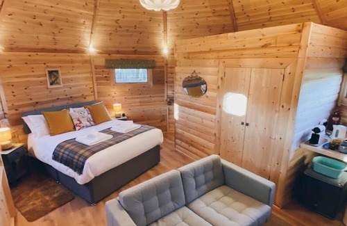 Newton le Willows Cabin | Cosy Cabin on 20 Acre Private Estate - Owl Lodge