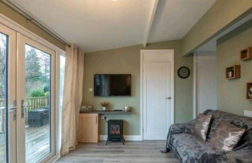 Bont Newydd Cabin | Cosy cabin on a quiet family run site