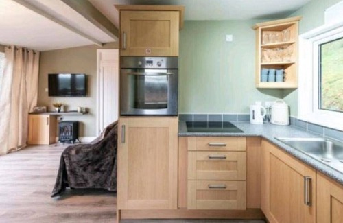 Bont Newydd Cabin | Cosy cabin on a quiet family run site