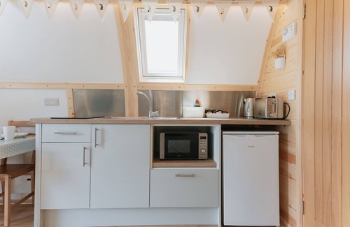 Kirkby Stephen Cabin | Cosy Cabin with Hot Tub near the Yorkshire Dales