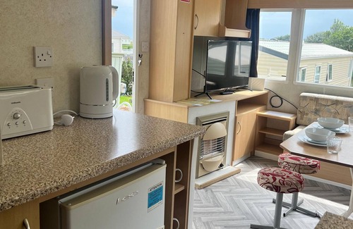 Winestead House | Cosy caravan with free WiFi at Sand le Mere Holiday Park, ref 71009R