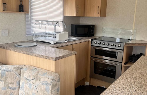 Winestead House | Cosy caravan with free WiFi at Sand le Mere Holiday Park, ref 71009R