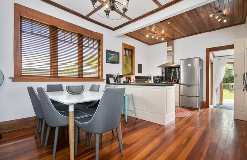 Frankton House | Cosy CBD Cottage Hamilton - central, well equipped