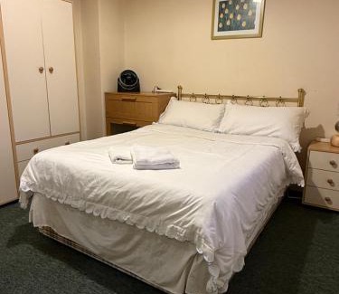 Mill Road Apartment | Cosy central 1 bedroom flat near city centre & station