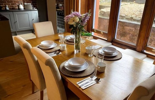 Lyme Regis Apartment | Cosy & Central, Flat by the Sea!