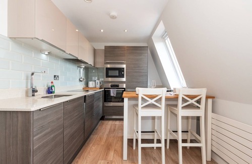 Twickenham Riverside Apartment | Cosy, Central, Stylish Apartment in Twickenham| Pass the Keys
