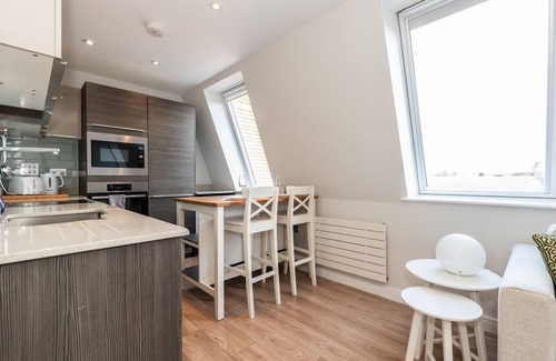 Twickenham Riverside Apartment | Cosy, Central, Stylish Apartment in Twickenham| Pass the Keys