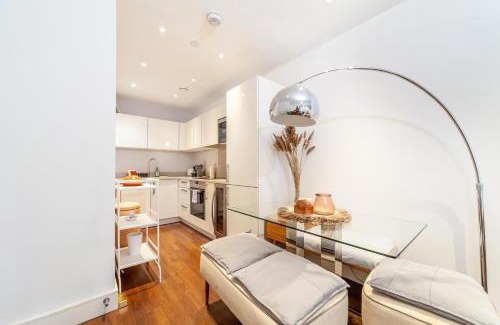 Highbury West Apartment | Cosy Central Urban Retreat in Highbury & Islington